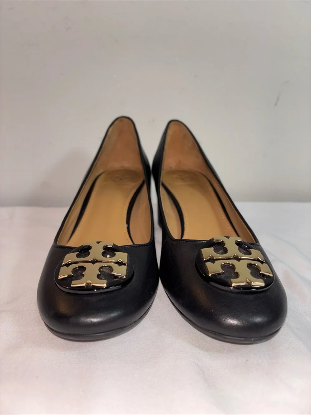 Tory Burch Black Leather Logo Round-Toe with heel  with Gold Emblem